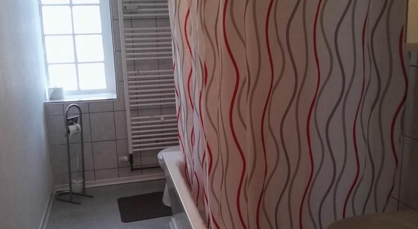 ツーハウゼ バイ フロインデン ドルトムント 部屋 写真
